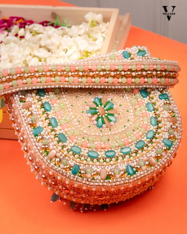 Seaside_Bloom_Beaded_Handbag